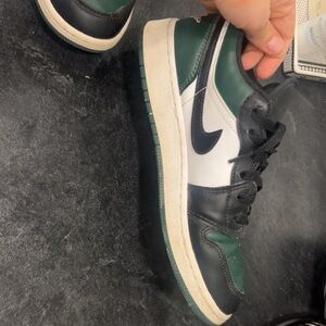 Jordan 1 low green toe